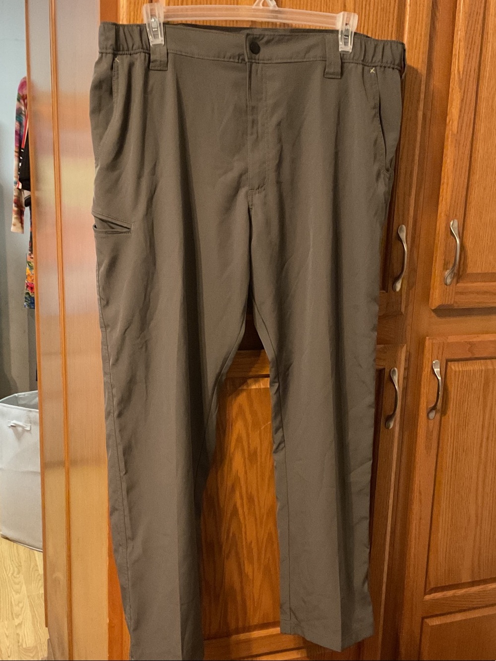 Wrangler Men's Olive Cargo Travel Pants size 40 x 30  ( lightweight)
